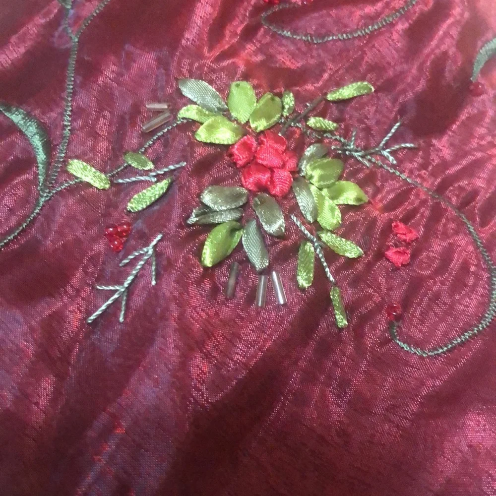 Vintage Tulle Tree Skirt w/Beads, Embroidery & Ribbon 50” Circumference - Picture 6 of 8